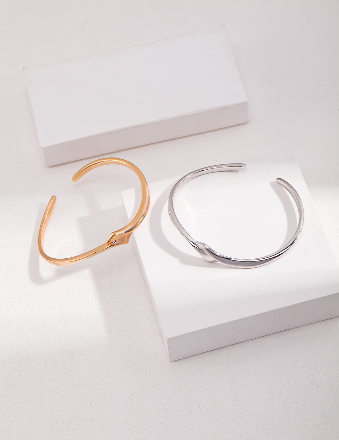 925 sterling silver wide minimal bangle with a clean architectural band