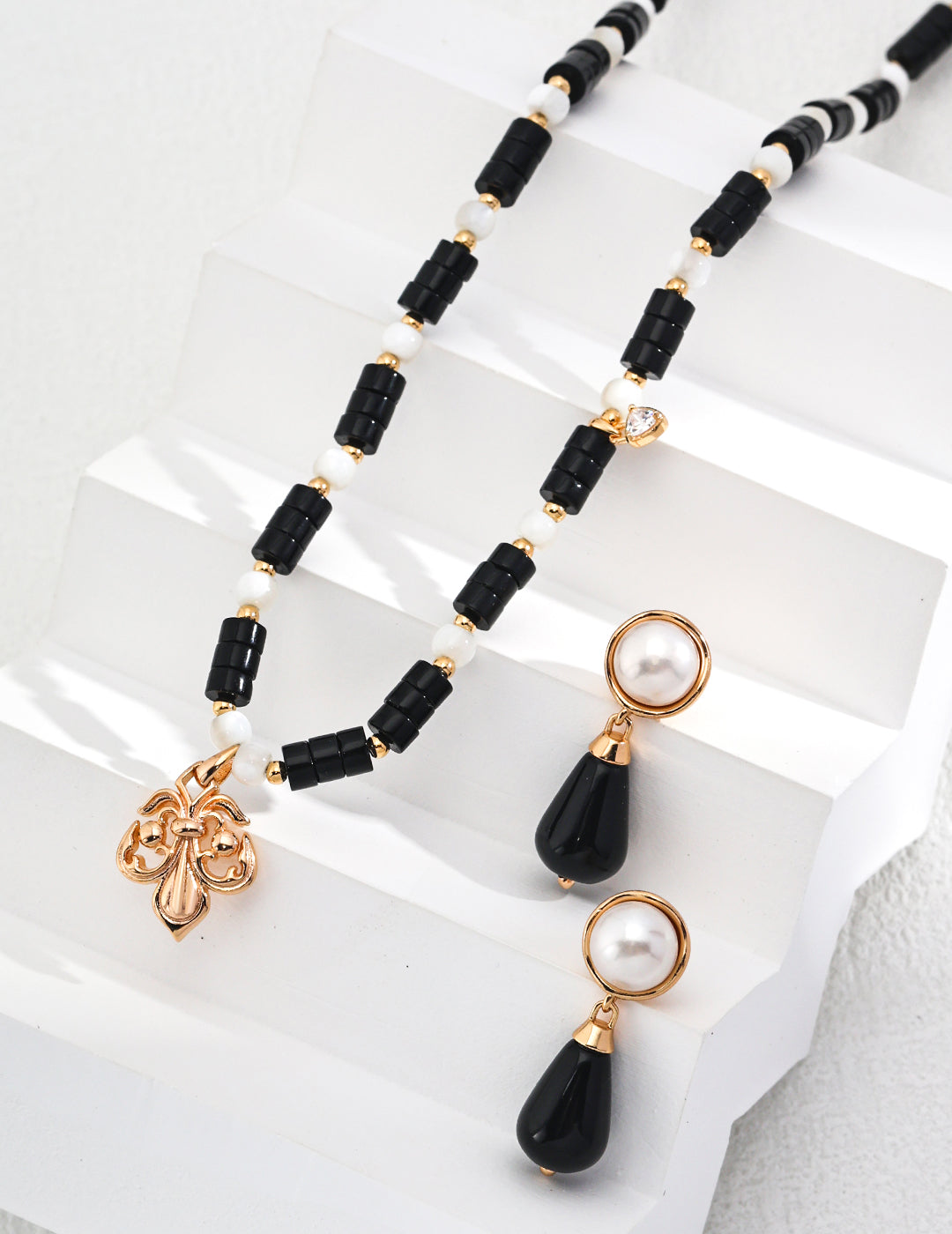 925 Sterling Silver Vintage Black Agate, Shell and Cubic Zirconia Necklace, product view 7
