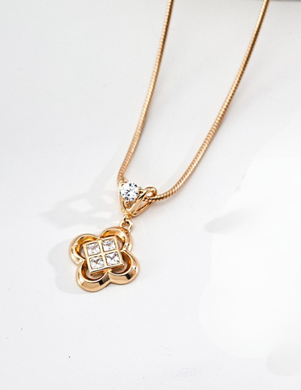 Full length view of 925 sterling silver clover zircon pendant necklace, 40 cm chain