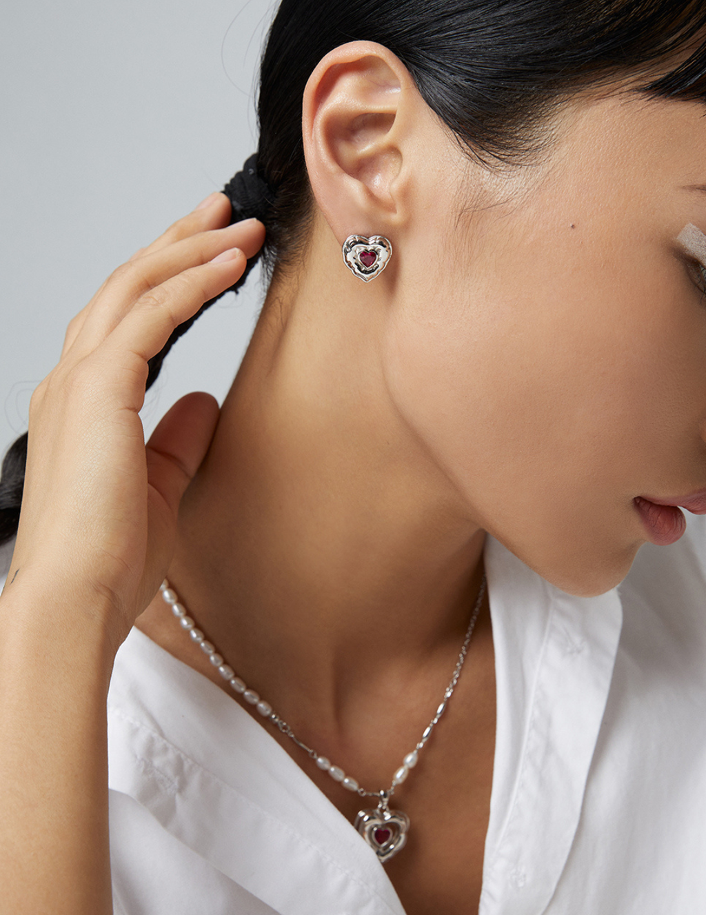 925 sterling silver pendant necklace, side view