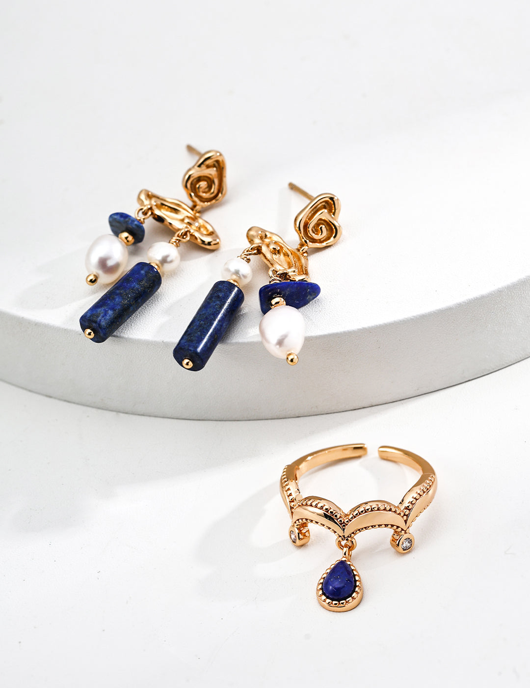 925 Sterling Silver Vintage Natural Lapis Lazuli and Cubic Zirconia Ring in vintage gold, lapis lazuli, and cubic zirconia, product view 7