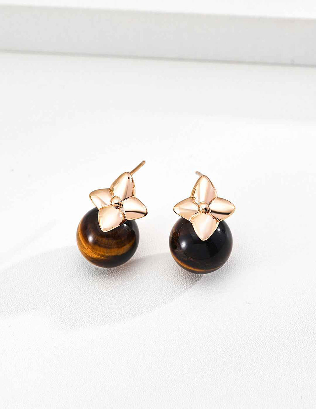 925 sterling silver stud earrings in pearl