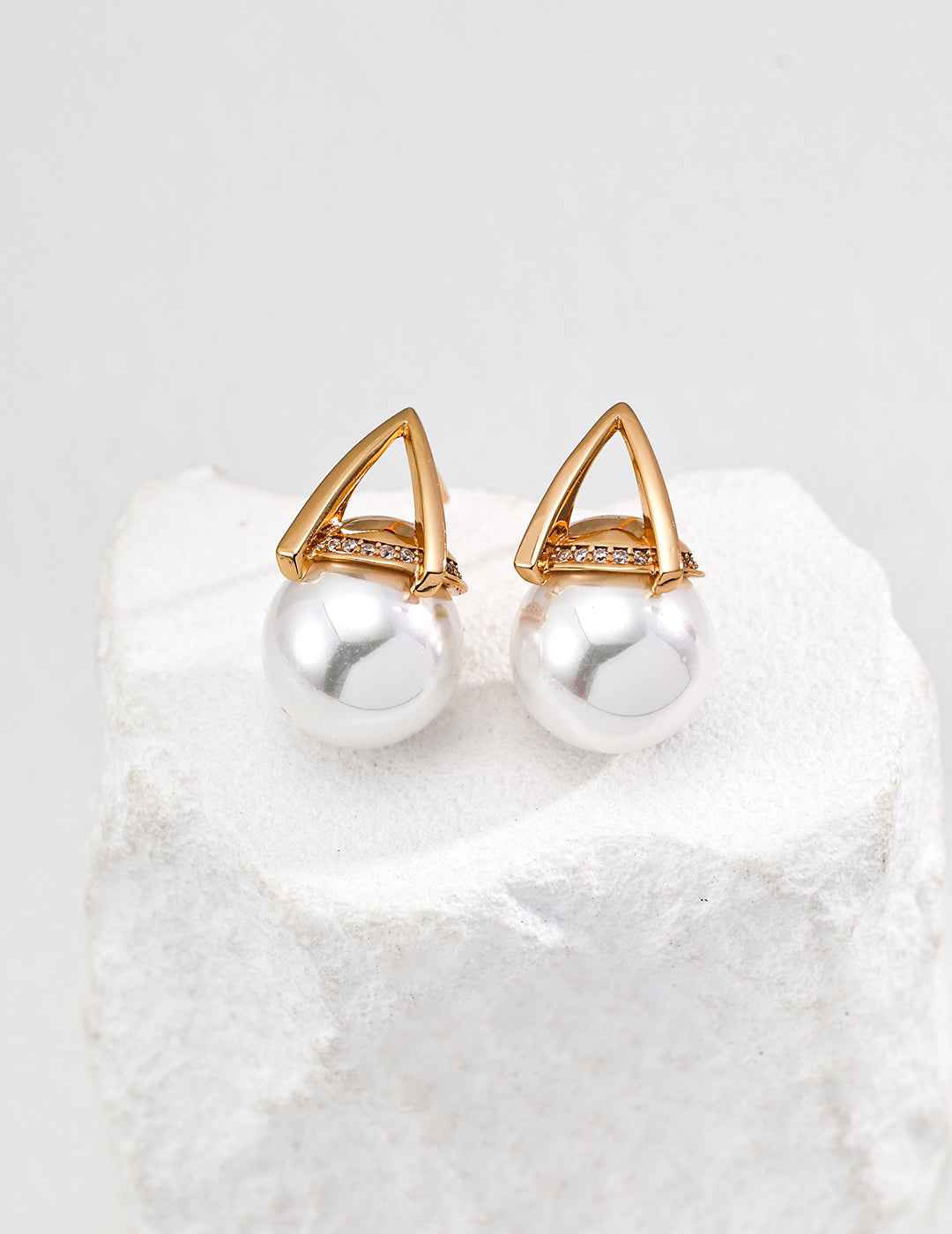 925 sterling silver geometric faux pearl drop earrings in white, vintage gold tone