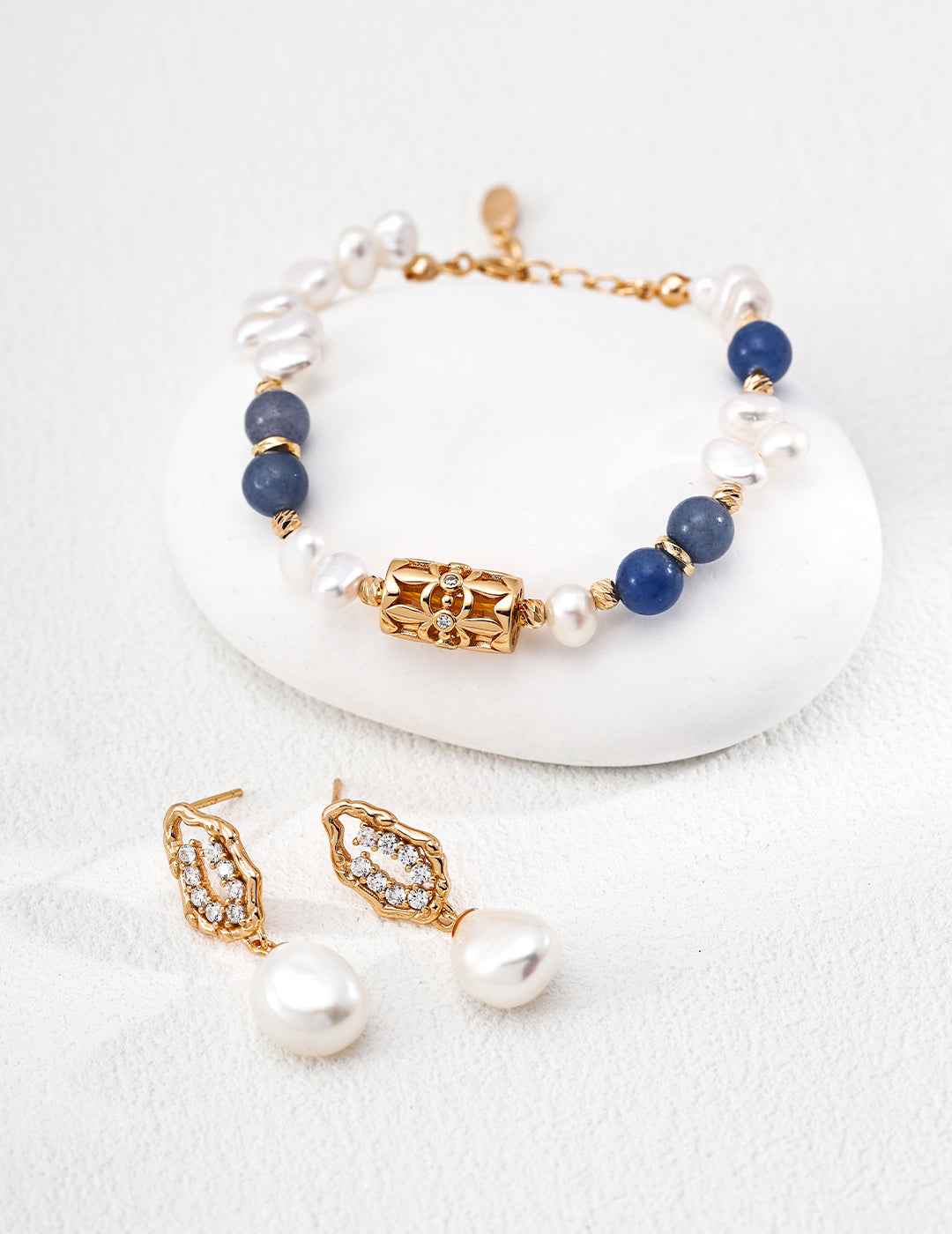 925 sterling silver blue aventurine and pearl bracelet, side view