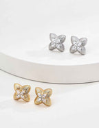 925 sterling silver clover-shaped stud earrings with cubic zirconia stones, vintage gold tone, approx. 1 cm