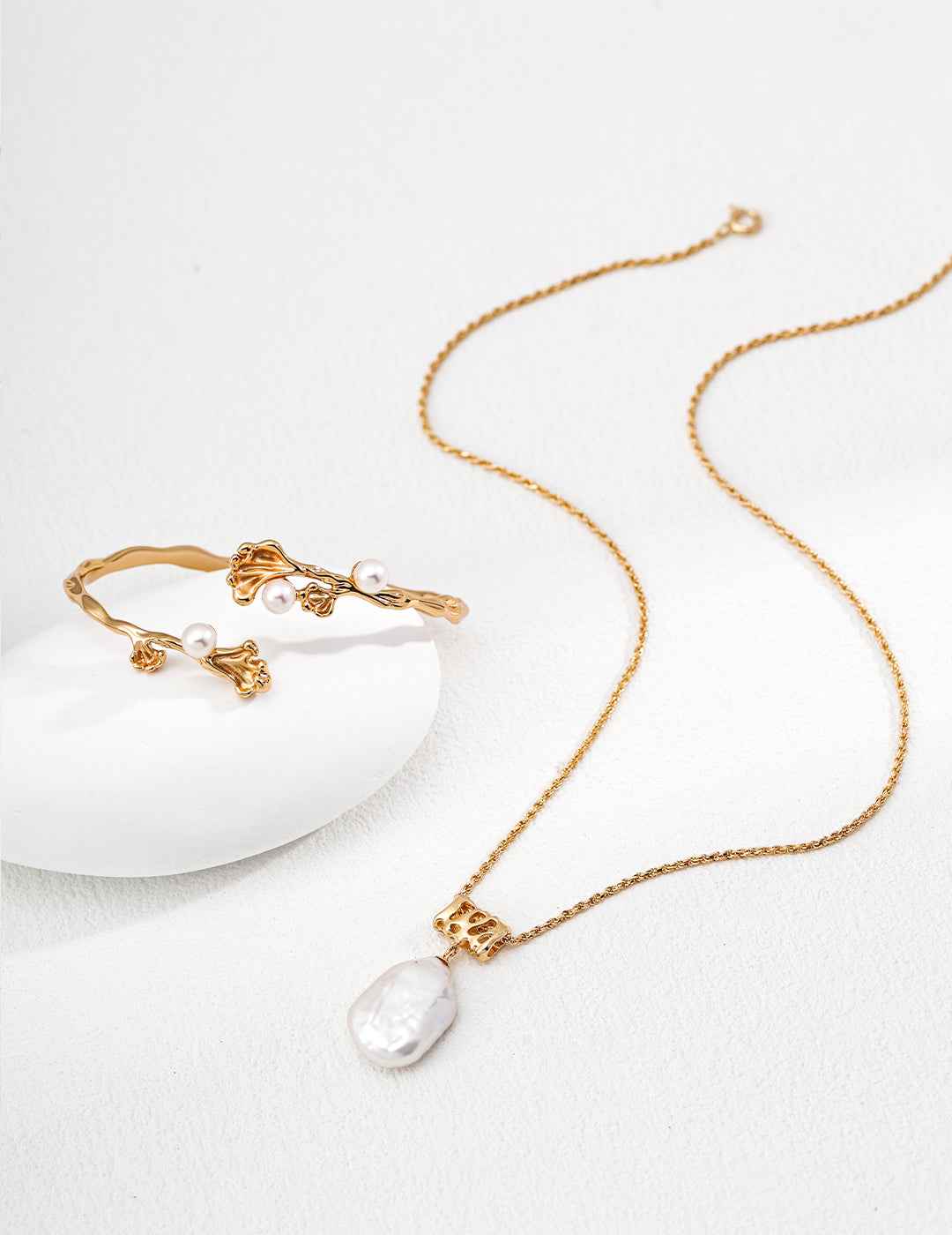 Full view of 925 sterling silver baroque pearl pendant necklace, 45 cm + 6 cm chain