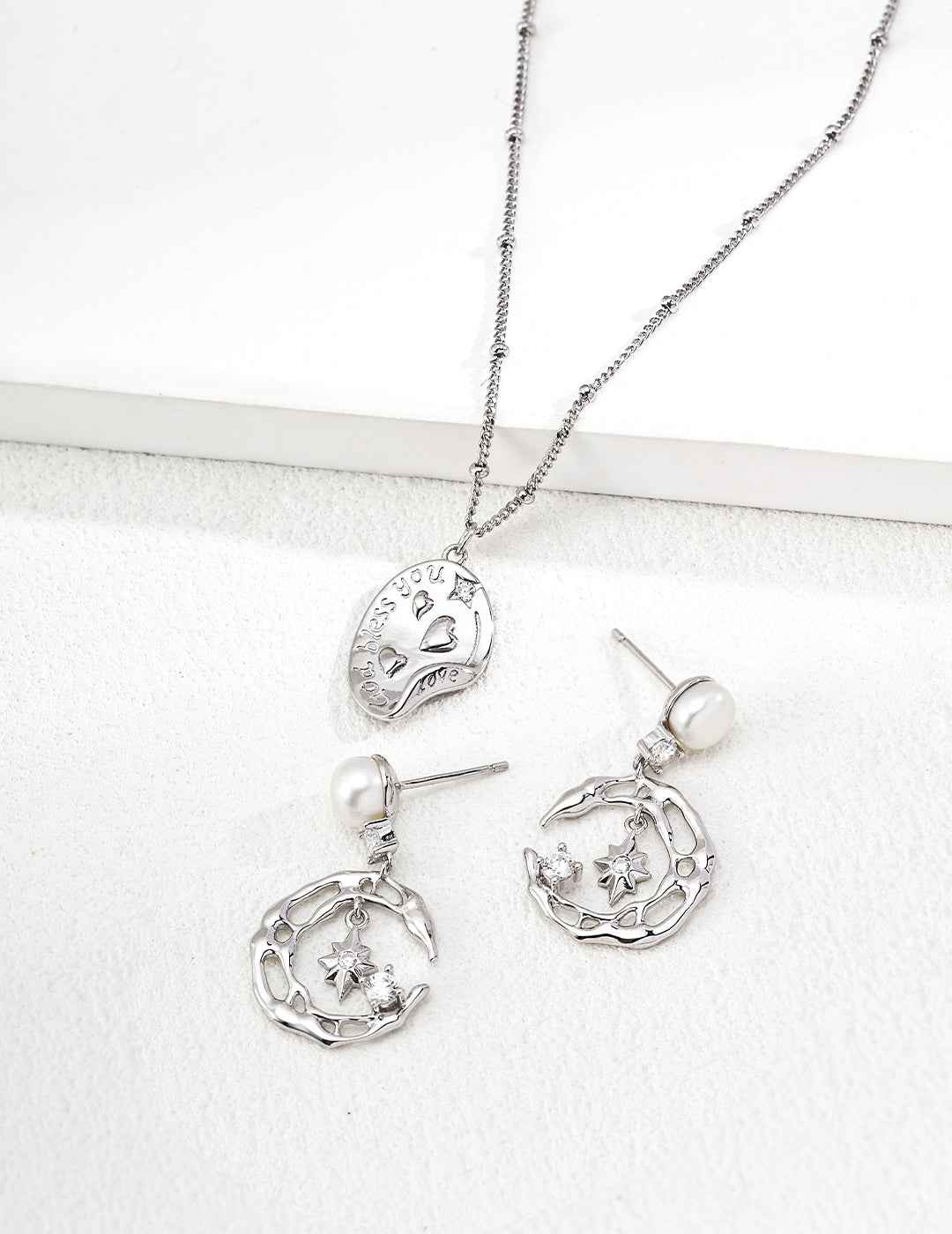 925 sterling silver pendant necklace, side view