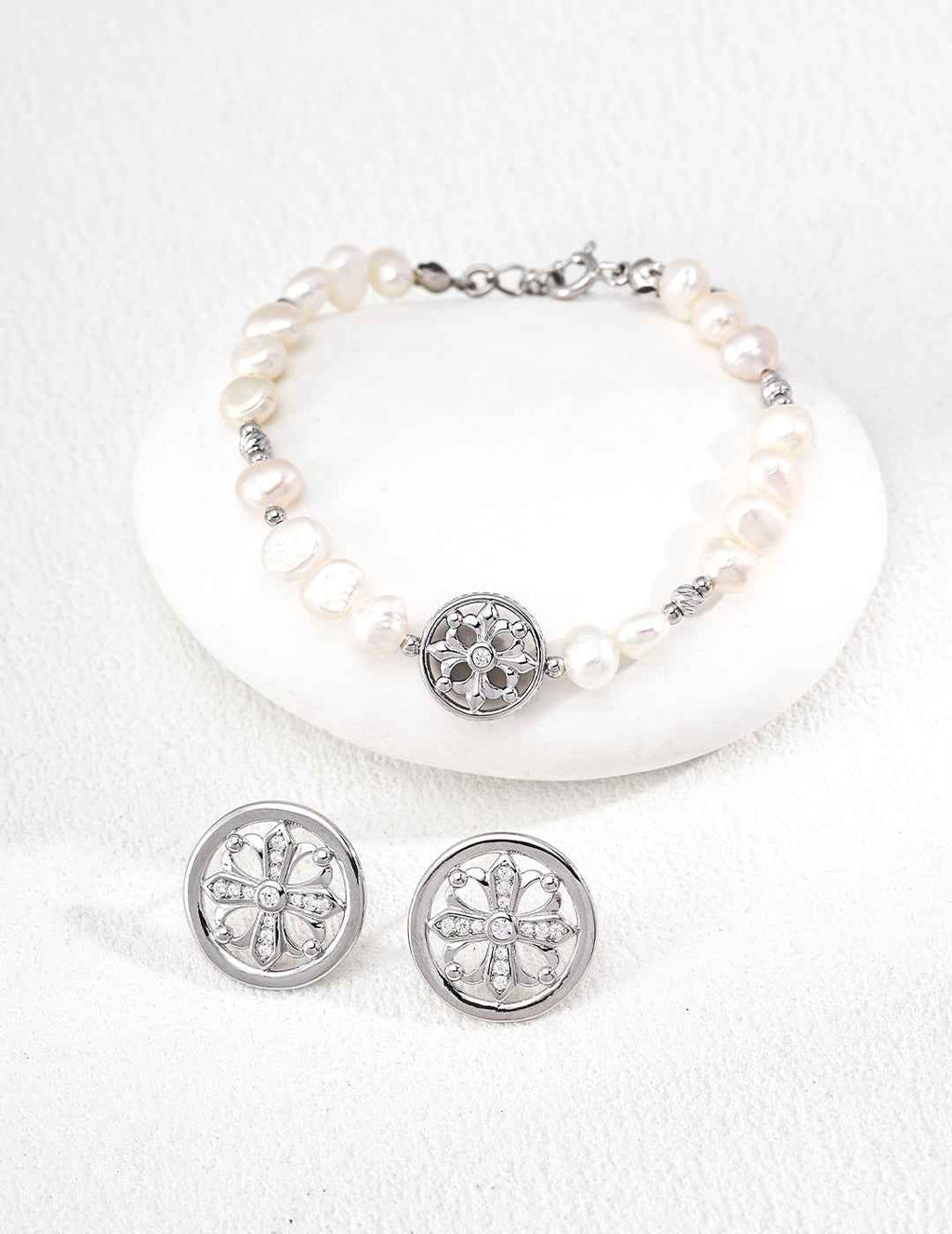 Detail view of 925 sterling silver freshwater pearl bracelet with floral cubic zirconia charm