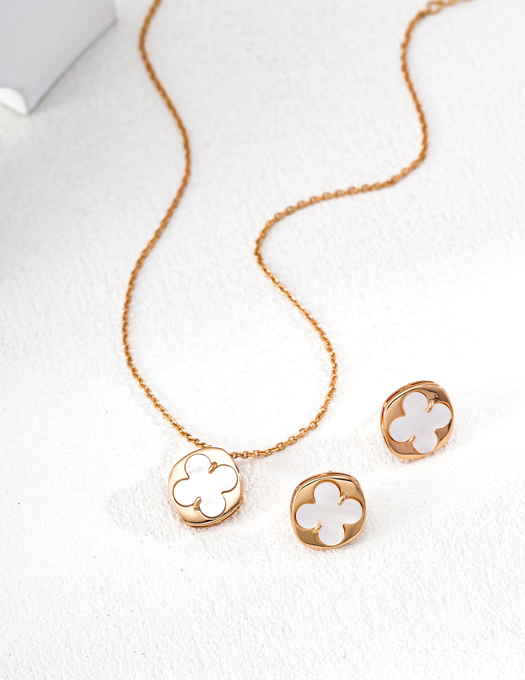 925 sterling silver clover pendant with mother of pearl inlay, gold-tone frame
