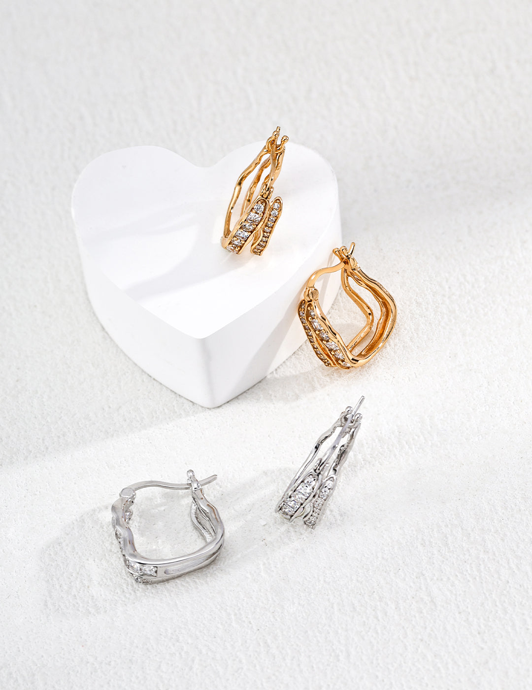 925 sterling silver stud earrings with double wave silhouette and cubic zirconia accents, gold tone, approx. 1.5 cm