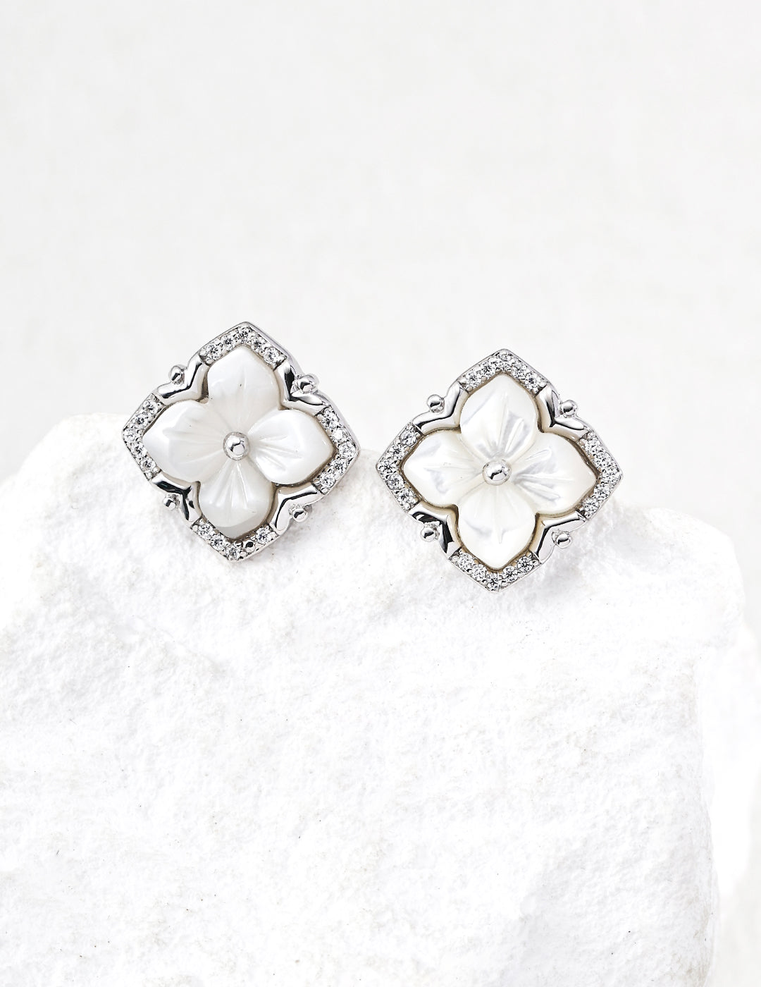 925 sterling silver stud earrings in silver