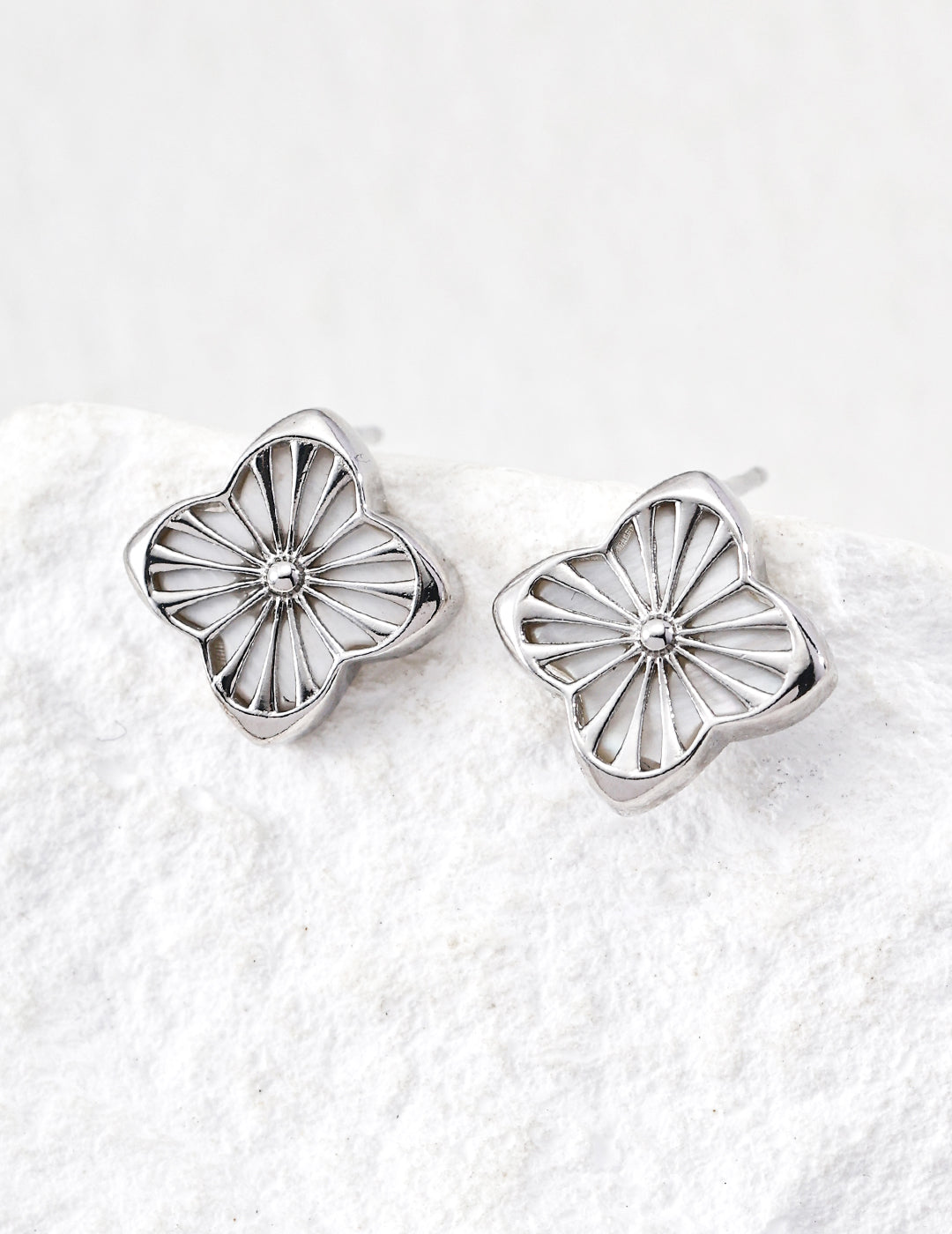 925 sterling silver stud earrings in silver