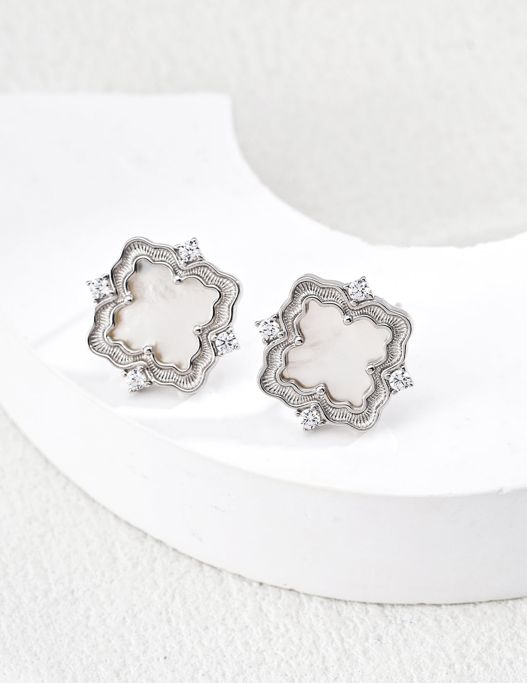 925 sterling silver stud earrings in silver
