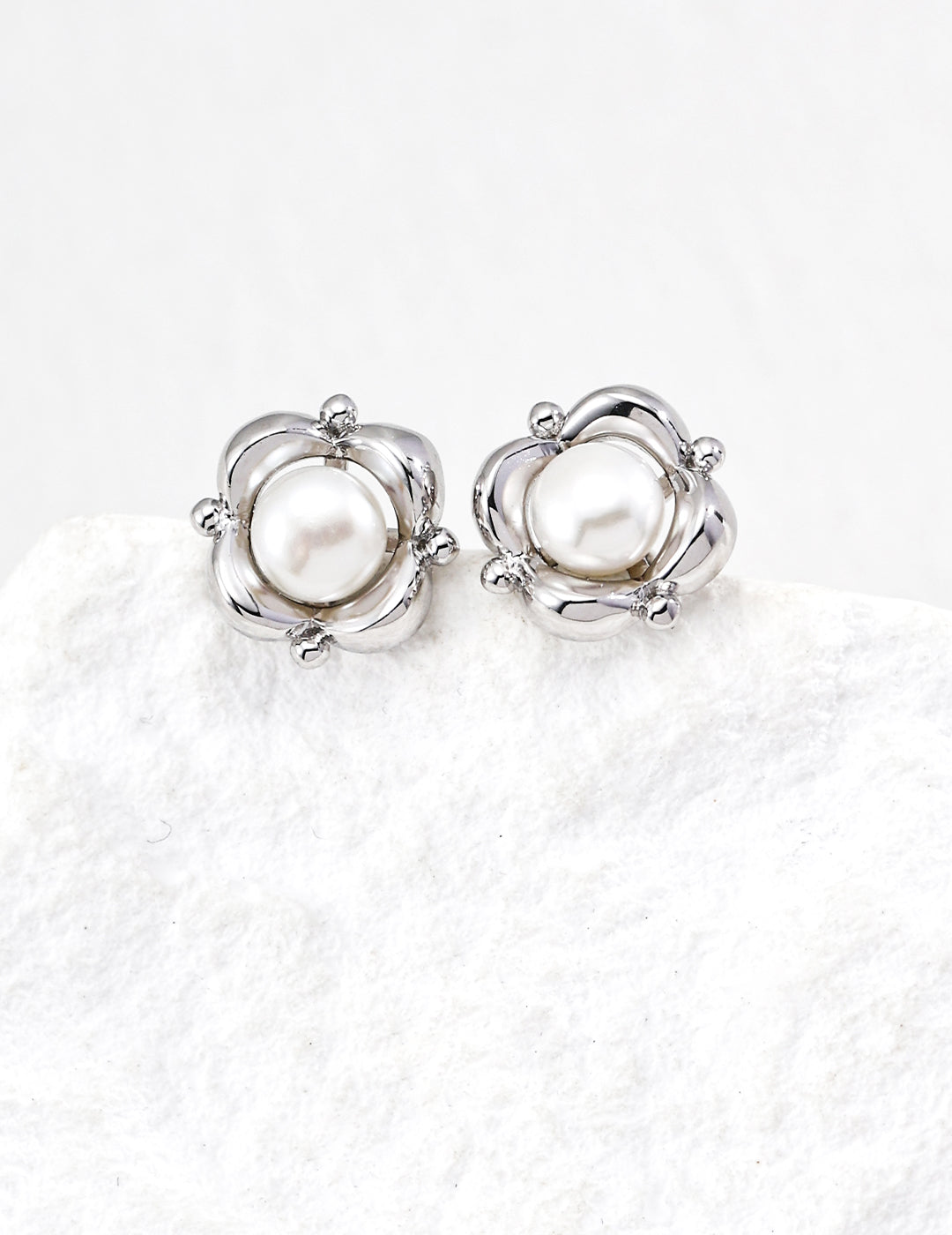 925 sterling silver stud earrings in silver
