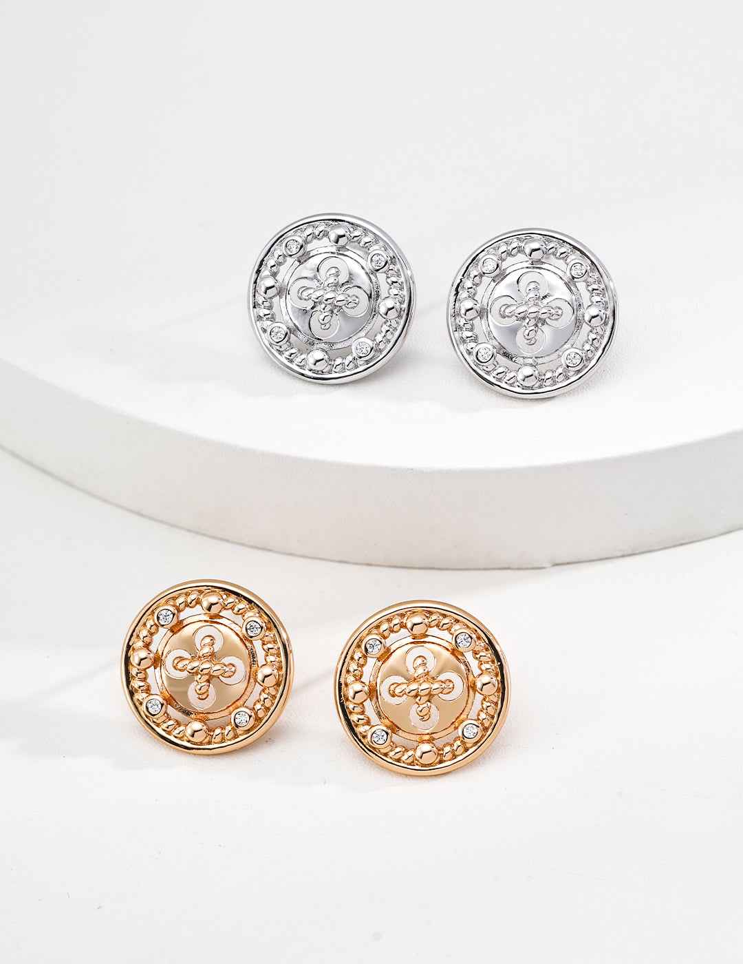 925 sterling silver round stud earrings with textured surface and CZ accents, vintage gold tone, approx. 1.6 cm