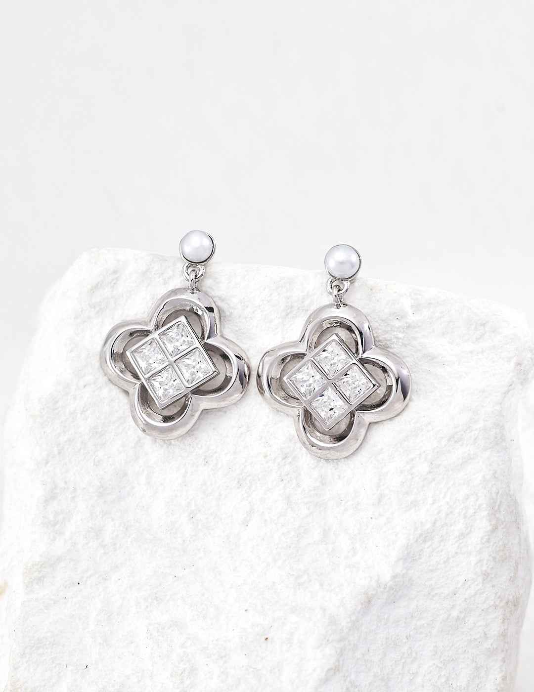 925 sterling silver stud earrings in silver