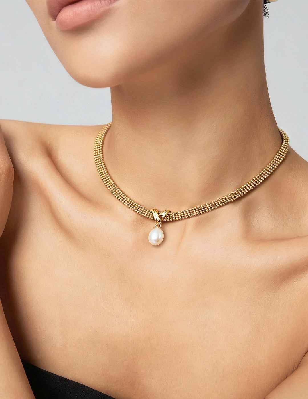 925 sterling silver pendant necklace, side view