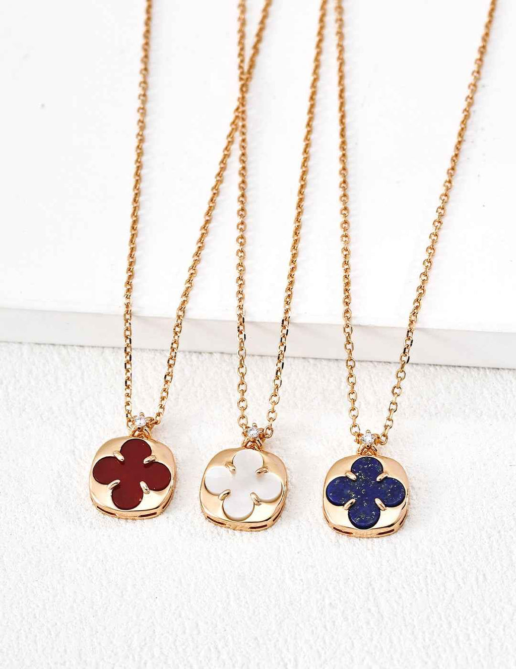925 sterling silver clover pendant necklace with red agate inlay, gold-tone frame, approx. 2 cm