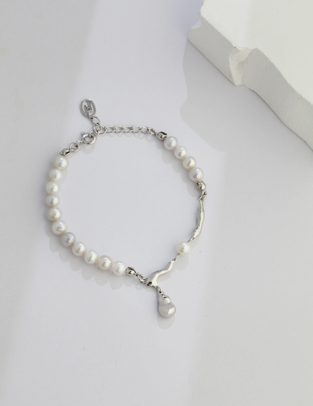 925 Sterling Silver Fluid Natural Pearl Bracelet - Silver