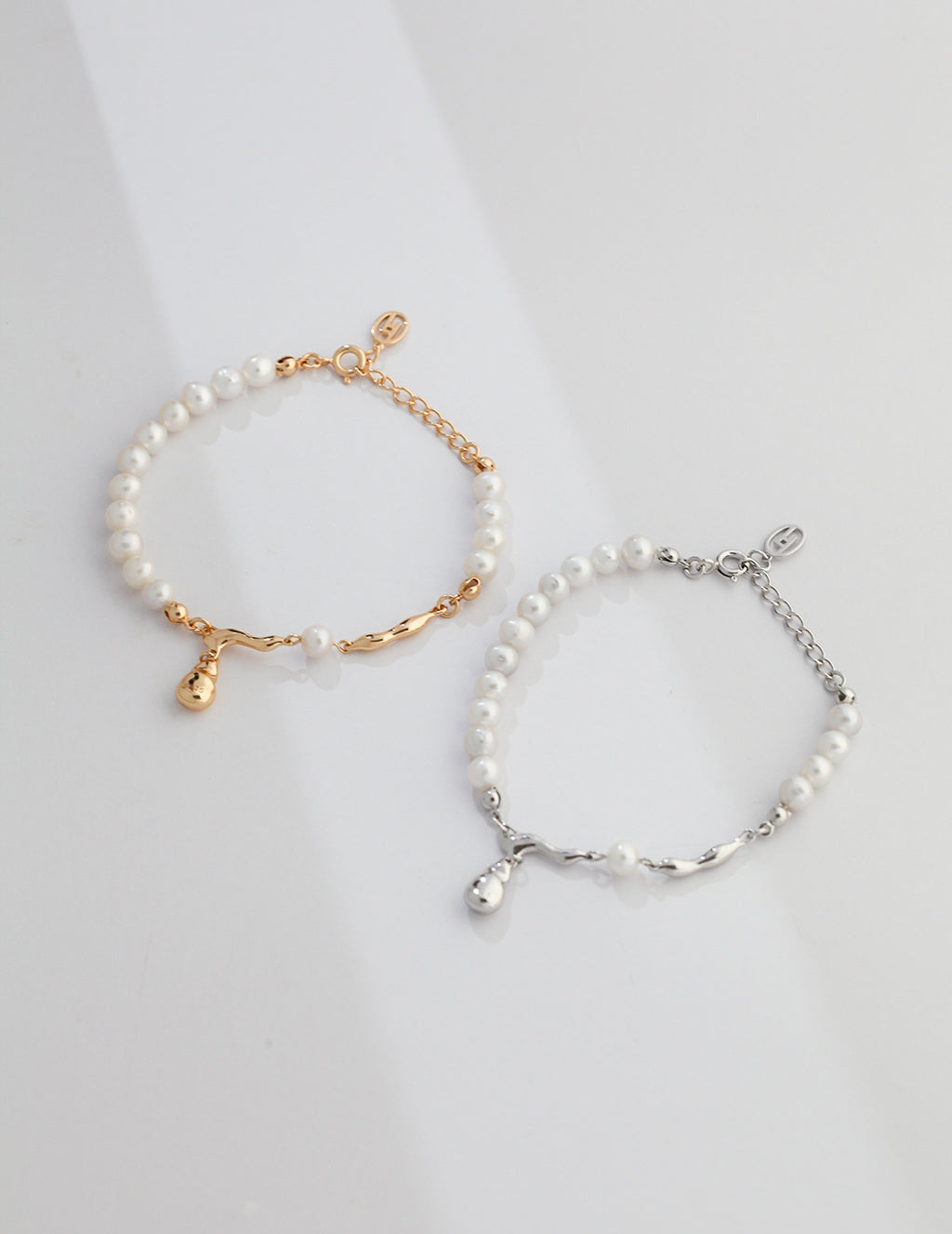 925 Sterling Silver Fluid Natural Pearl Bracelet - Silver
