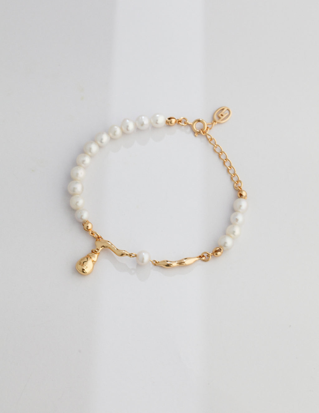 925 Sterling Silver Fluid Natural Pearl Bracelet - Silver
