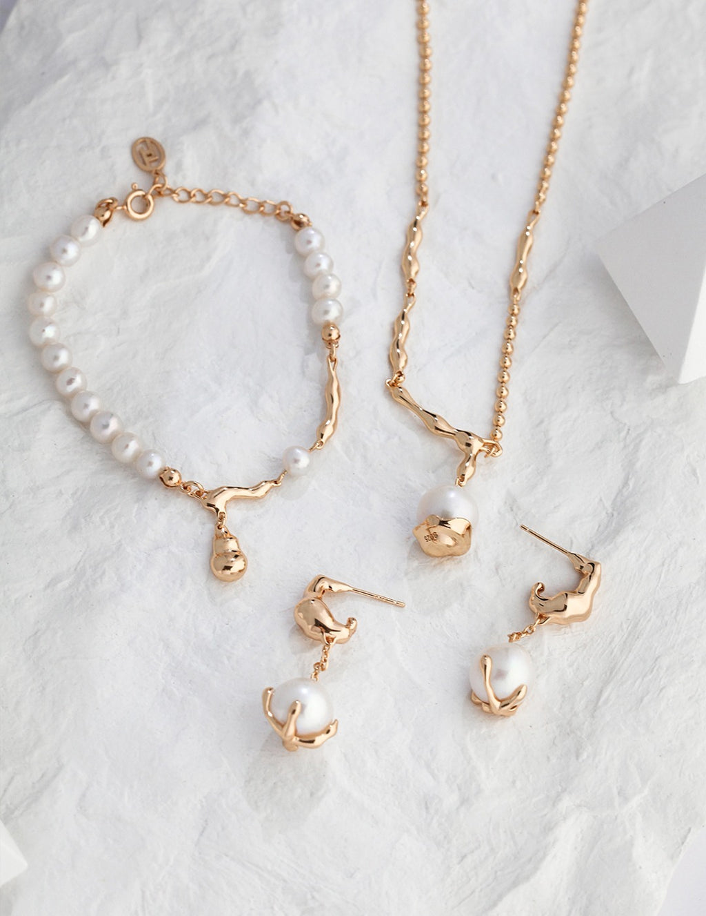 925 Sterling Silver Fluid Natural Pearl Bracelet - Silver