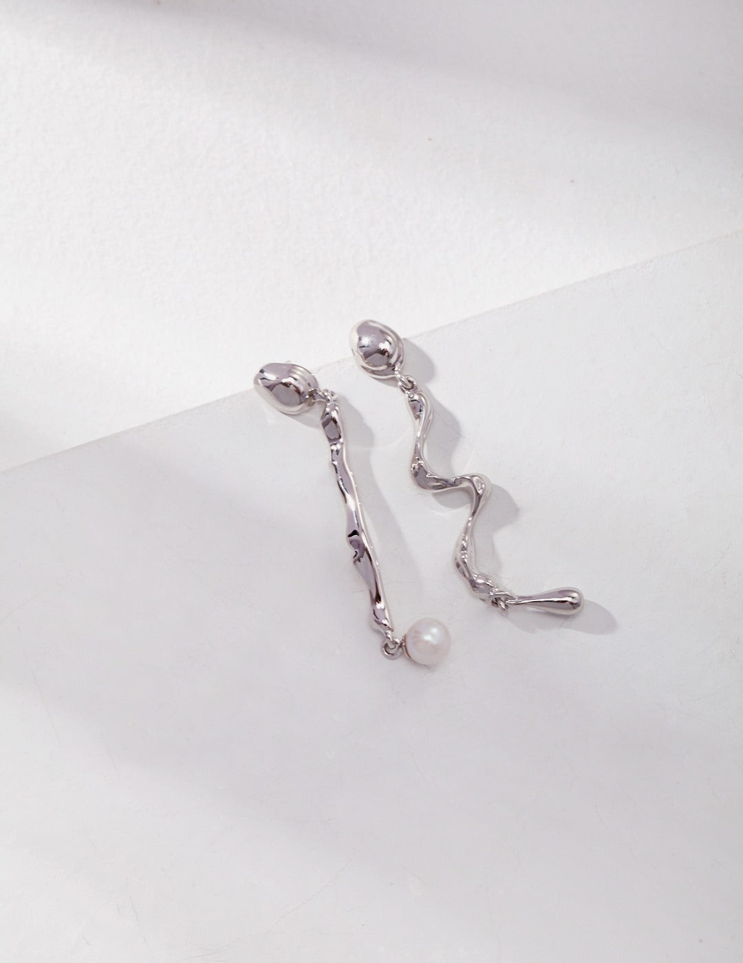 925 Sterling Silver Fluid Natural Pearl Earrings - Silver