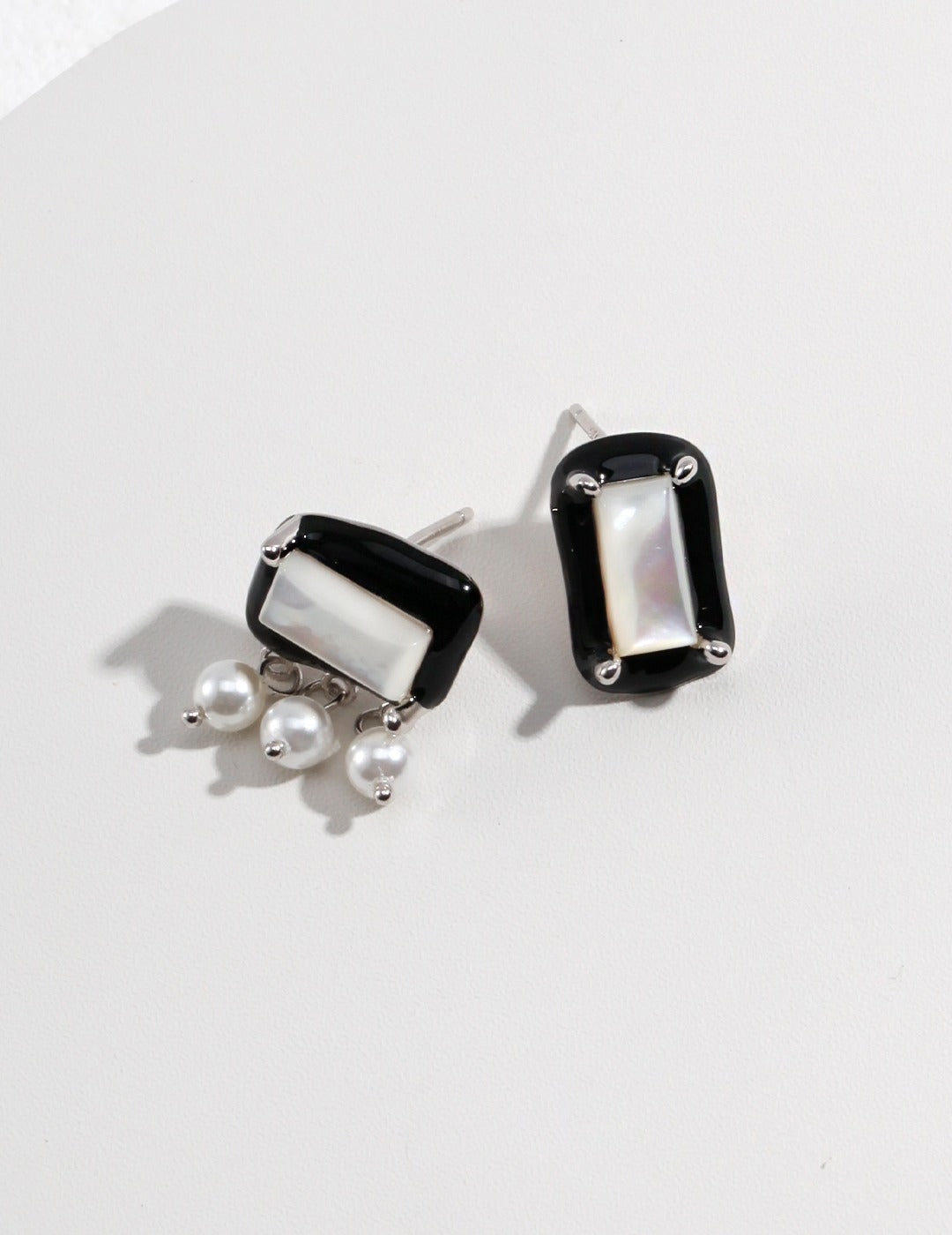925 Sterling Silver Vintage Mother of Pearl and Shell Pearl Earrings - Silver