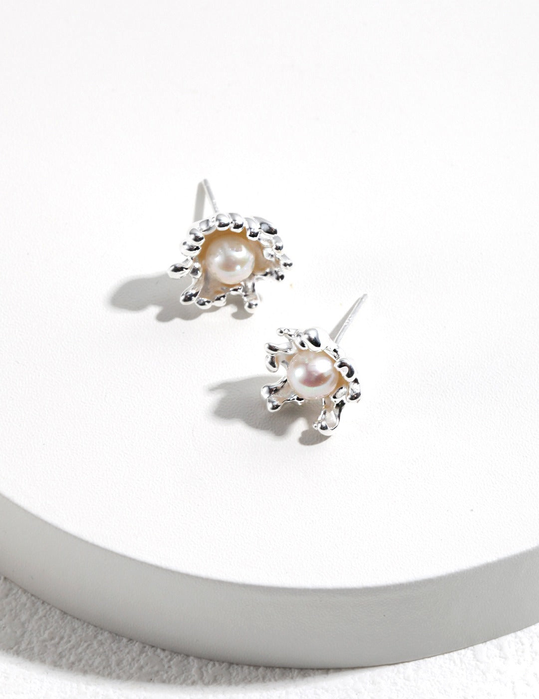 925 Sterling Silver Floral Natural Pearl Earrings - Silver