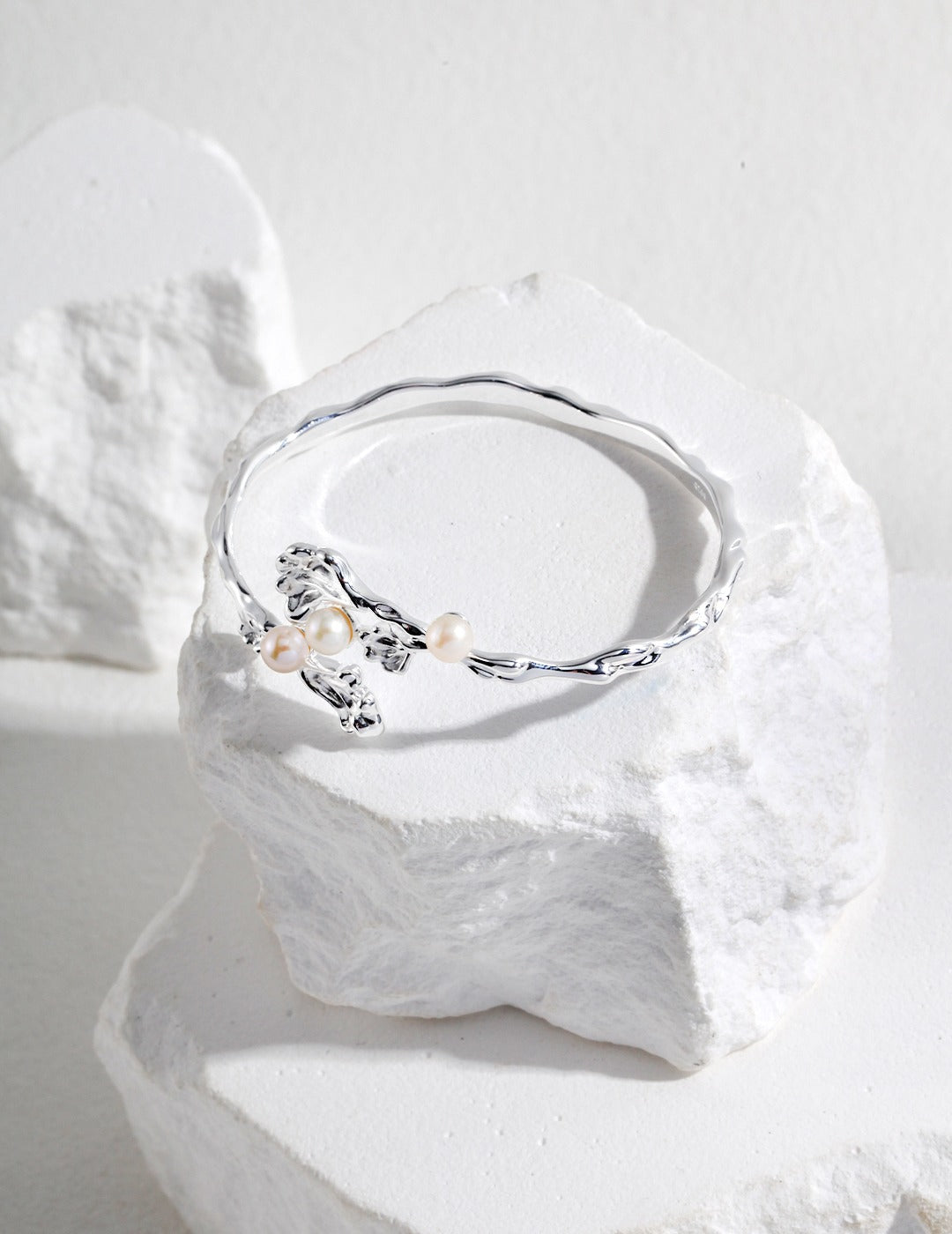 925 Sterling Silver Floral Natural Pearl Bangle - Silver