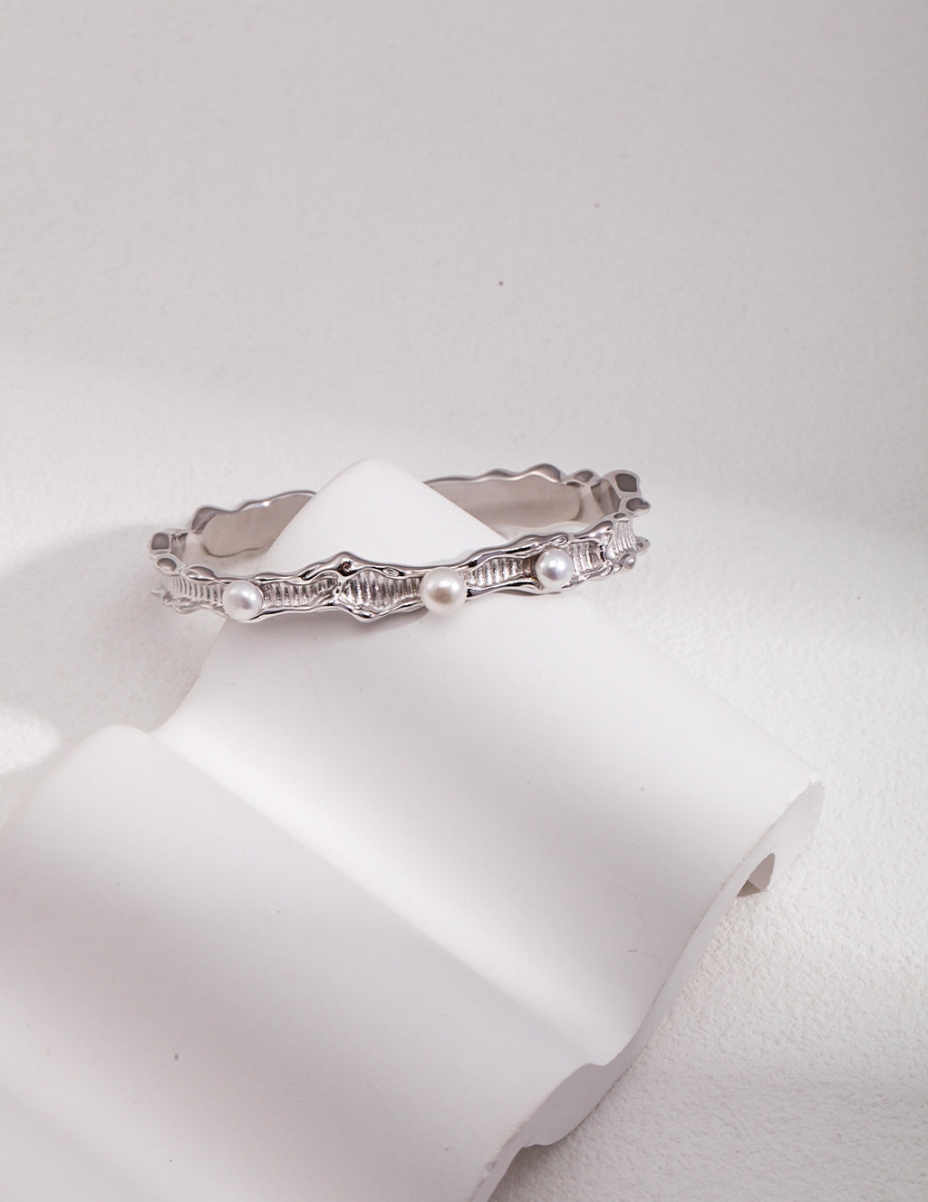 925 Sterling Silver Floral Natural Pearl Bangle - Silver