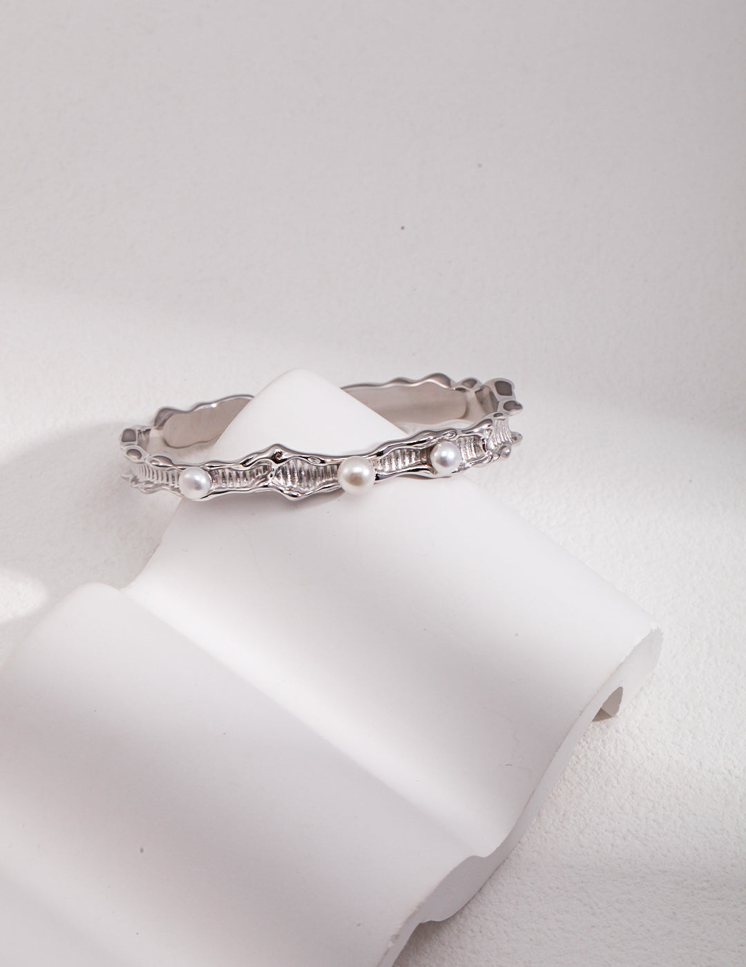 925 Sterling Silver Floral Natural Pearl Bangle - Silver