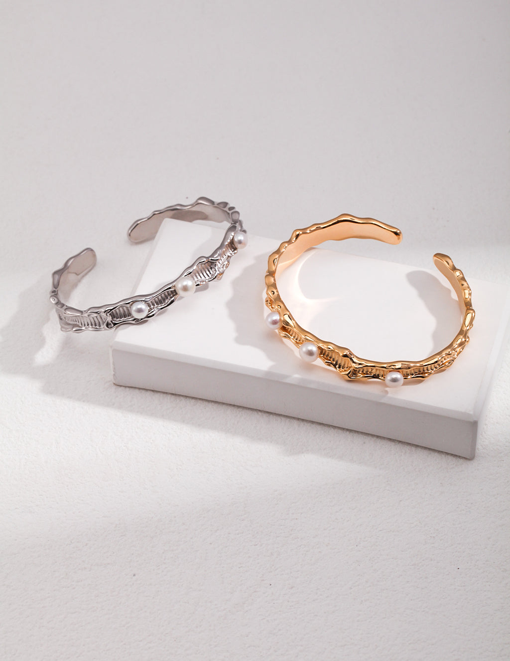 925 Sterling Silver Floral Natural Pearl Bangle - Silver