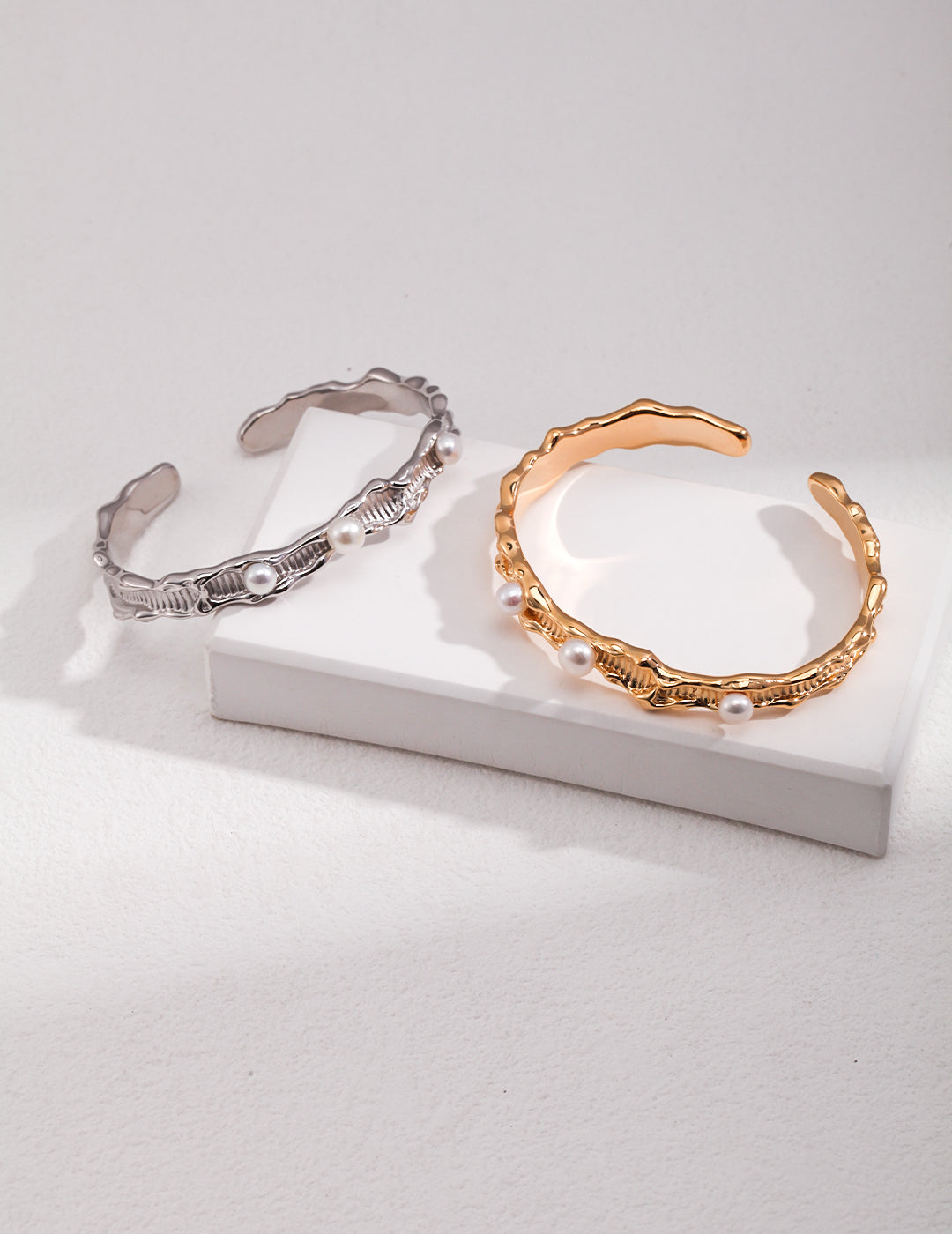 925 Sterling Silver Floral Natural Pearl Bangle - Silver