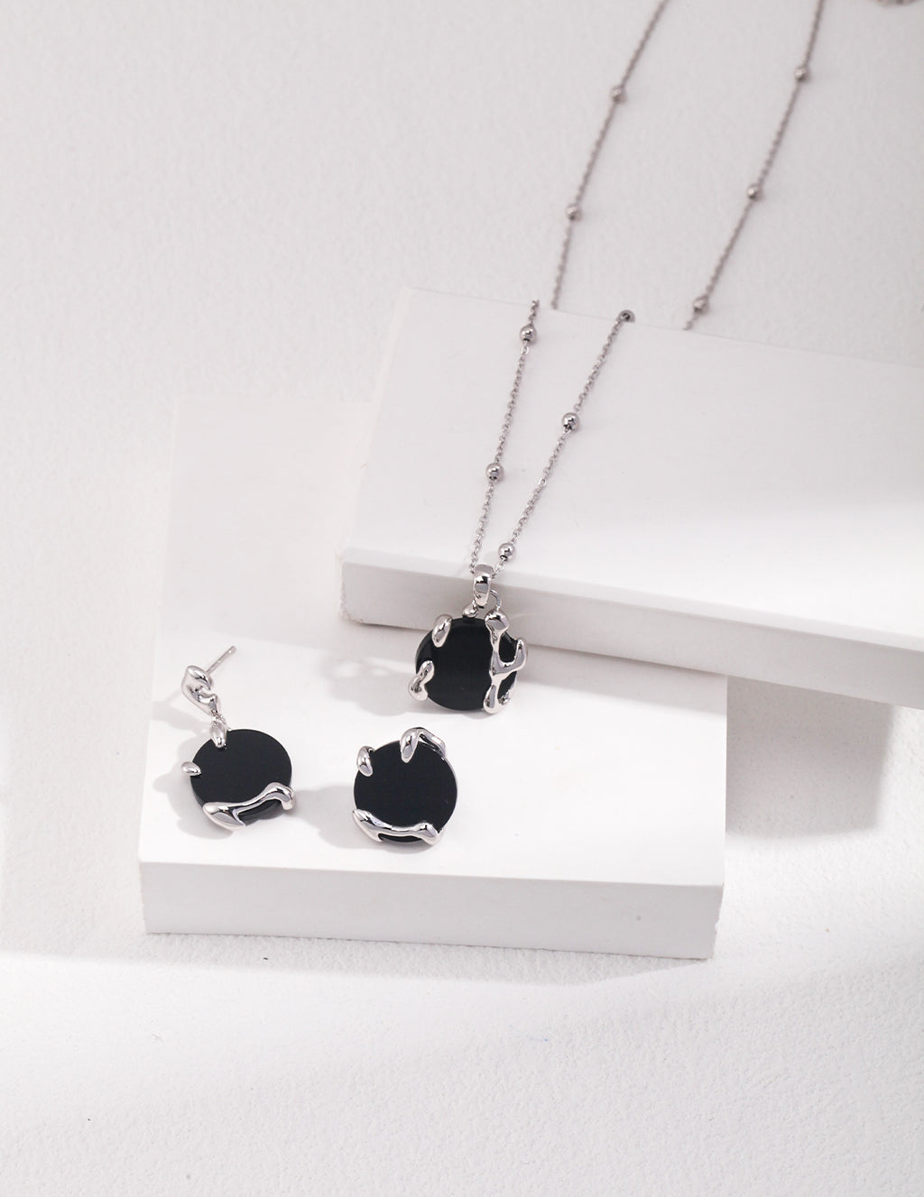 925 Sterling Silver Fluid Black Agate Necklace - Silver