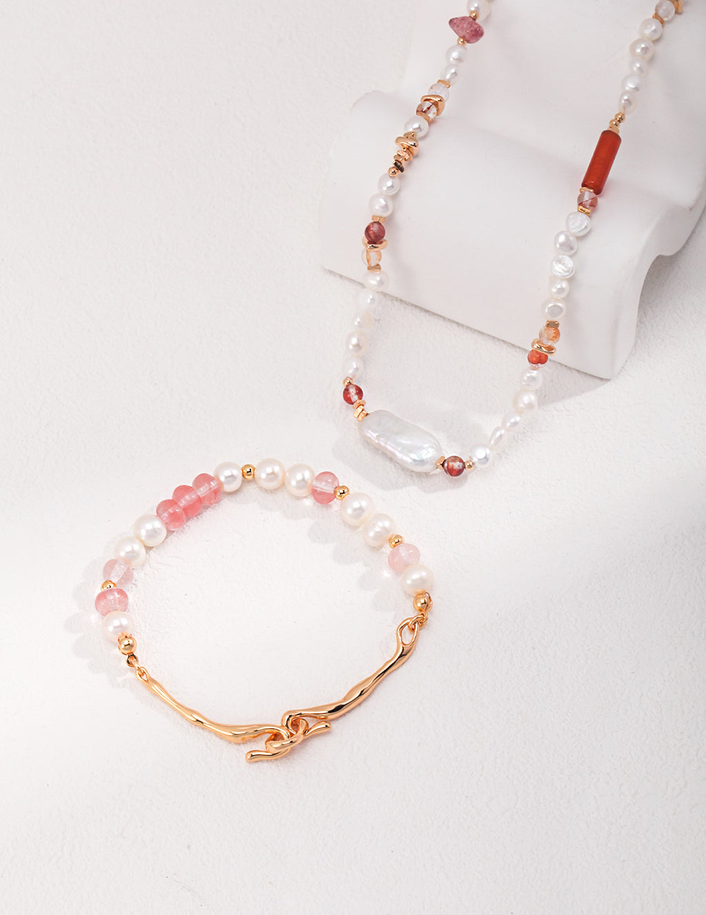 925 Sterling Silver 草莓晶碎石 and Natural Pearl Necklace - Silver