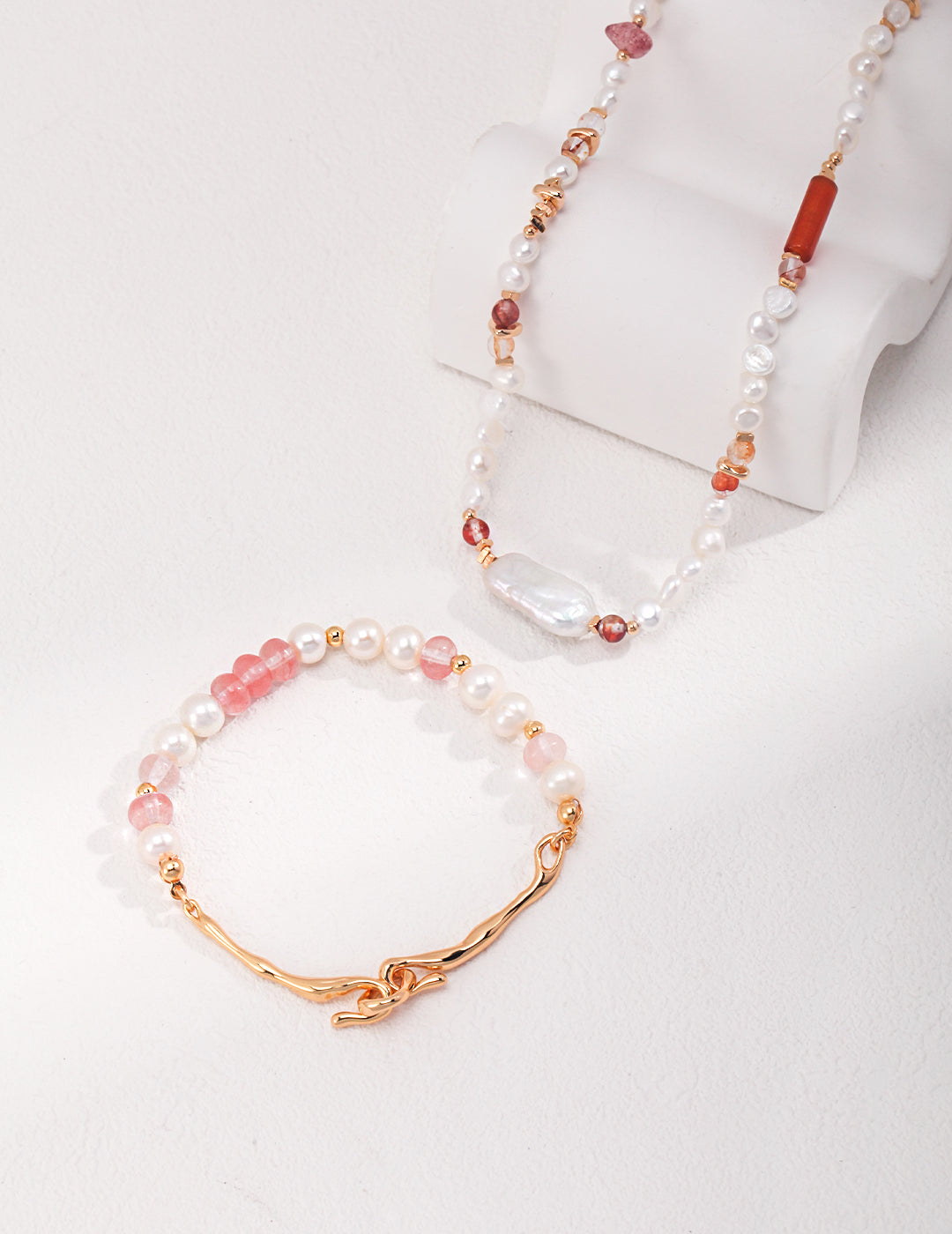 925 Sterling Silver 草莓晶碎石 and Natural Pearl Necklace - Silver