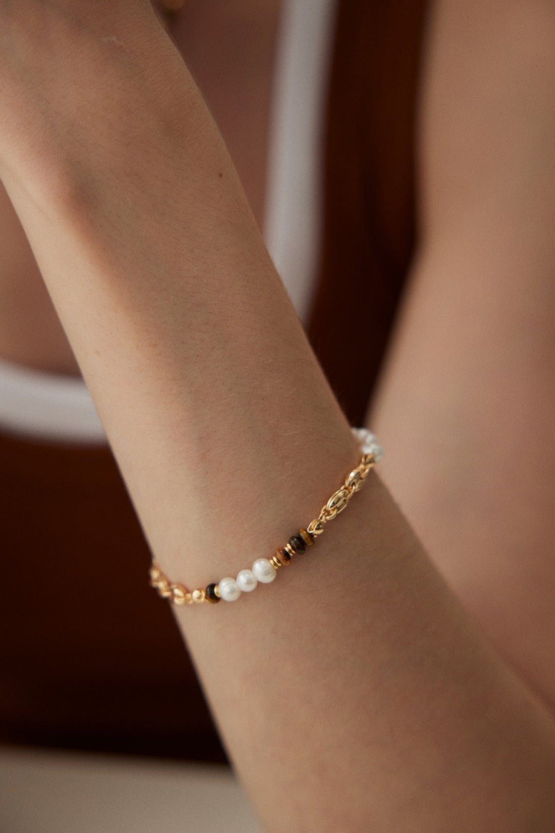 925 Sterling Silver Natural Pearl and Tiger’s Eye Bracelet, side view