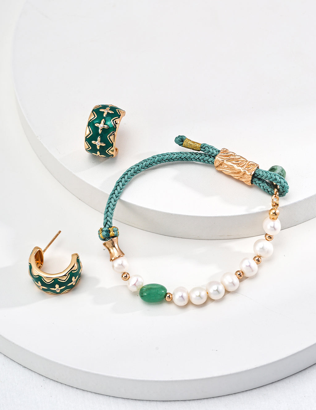 925 Sterling Silver Pearl, 随形碧玉 and 秋香绿绳 Bracelet, close-up detail