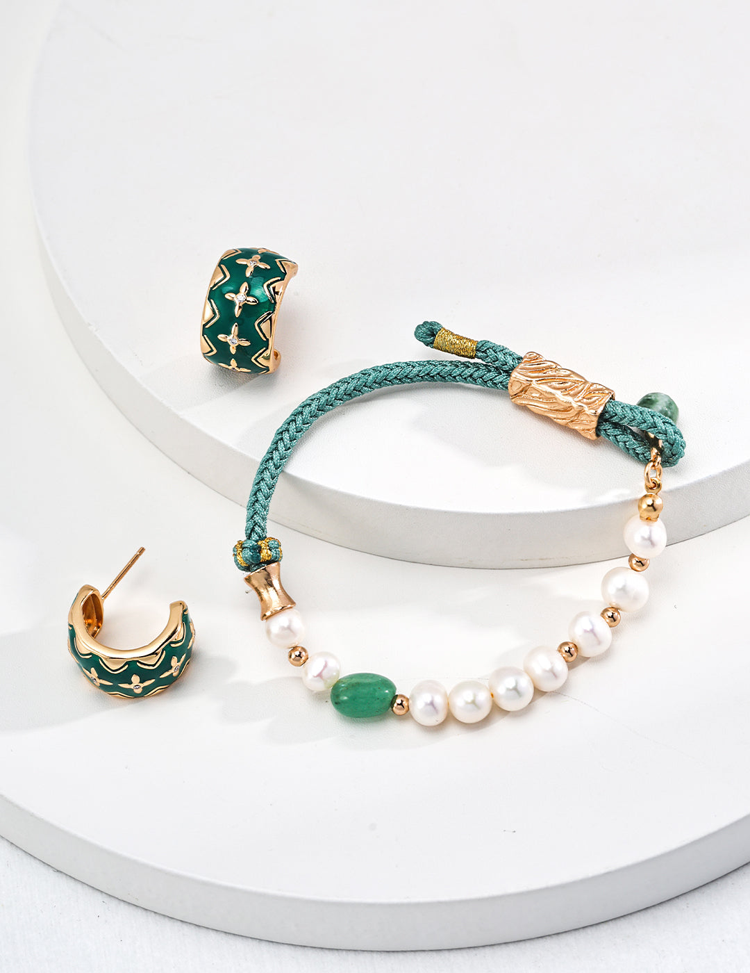 925 Sterling Silver Pearl, 随形碧玉 and 秋香绿绳 Bracelet, close-up detail