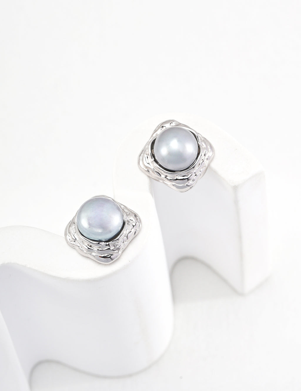 925 Sterling Silver Pearl 灰白珍珠 Earrings - Silver