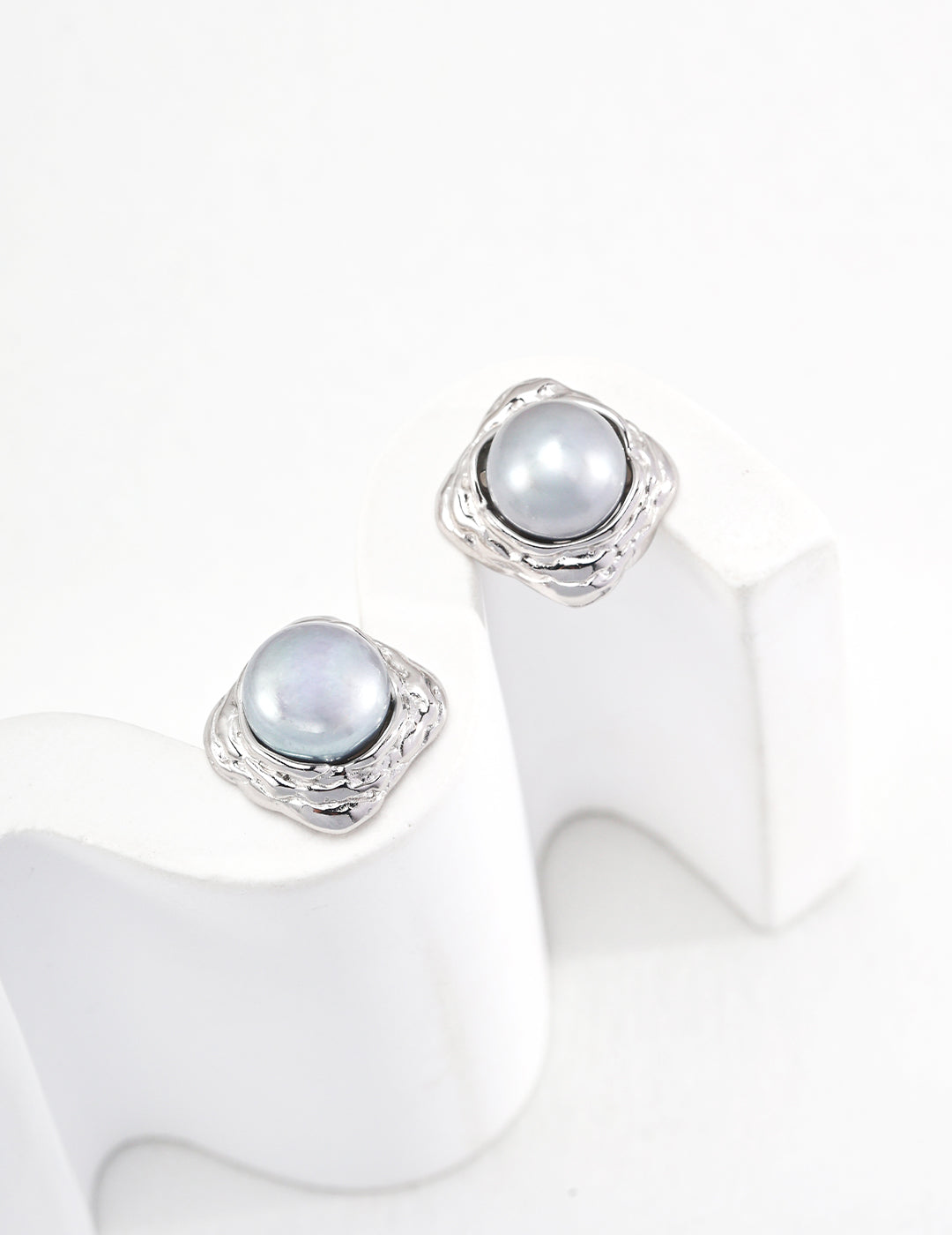 925 Sterling Silver Pearl 灰白珍珠 Earrings - Silver