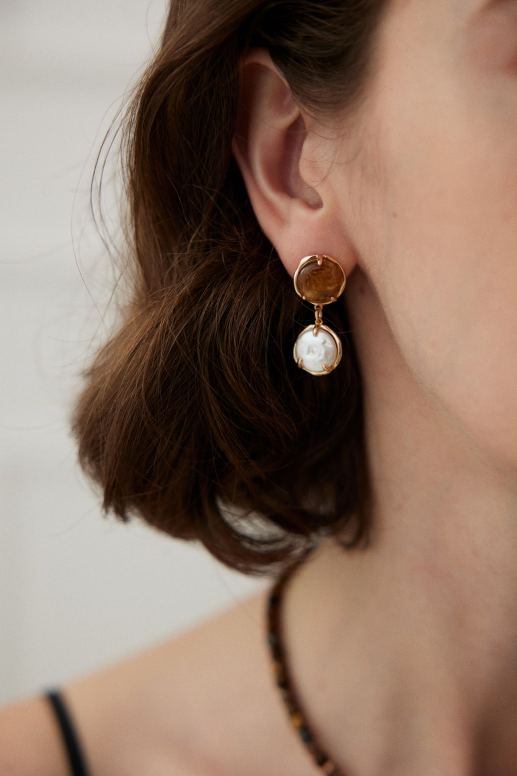 925 Sterling Silver Natural Pearl and 圆片珠 Earrings - Silver
