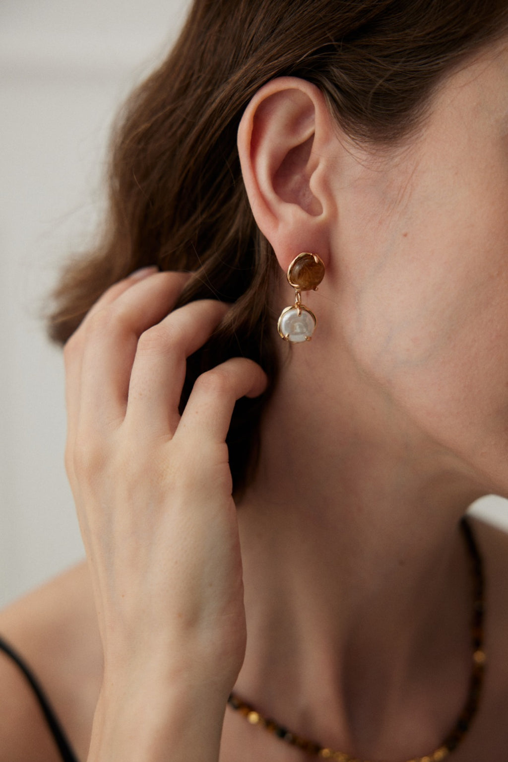 925 Sterling Silver Natural Pearl and 圆片珠 Earrings - Silver
