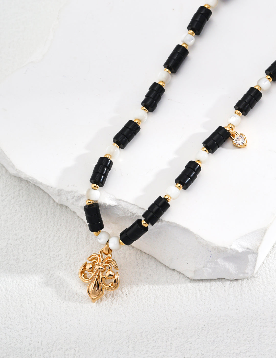 925 Sterling Silver Vintage Black Agate, Shell and Cubic Zirconia Necklace - Silver