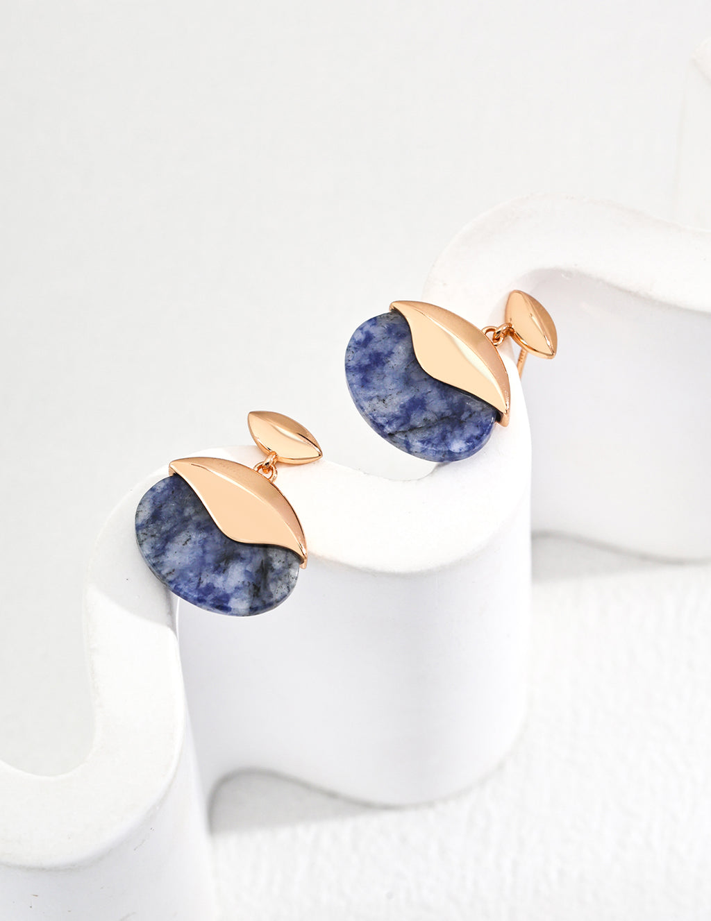 925 Sterling Silver 蓝点石 Earrings - Silver