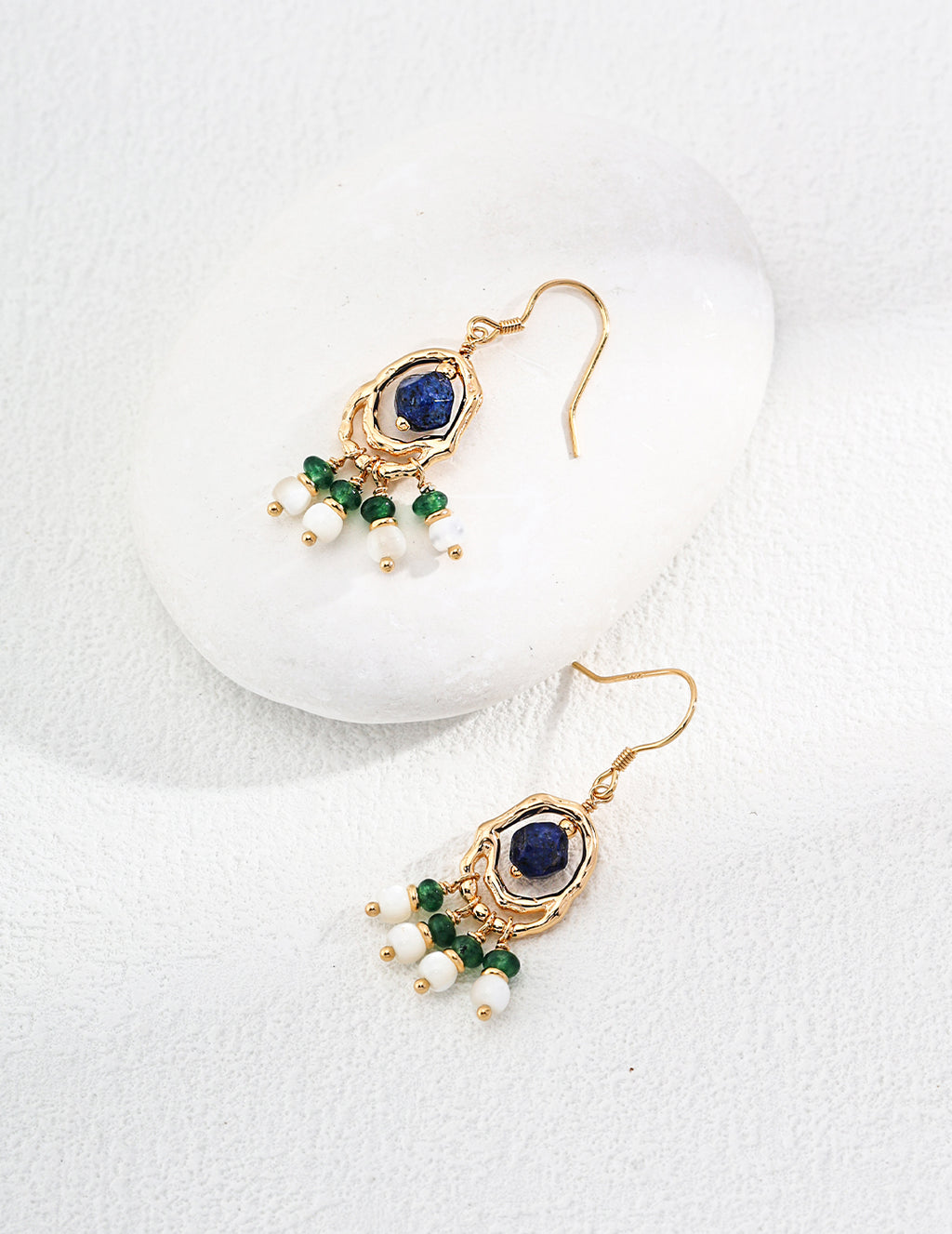 925 Sterling Silver Vintage Shell, Lapis Lazuli and Synthetic Emerald Earrings - Silver