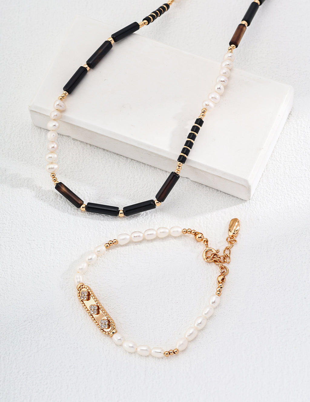 925 Sterling Silver Black Agate and Natural Pearl Necklace - Vintage Gold