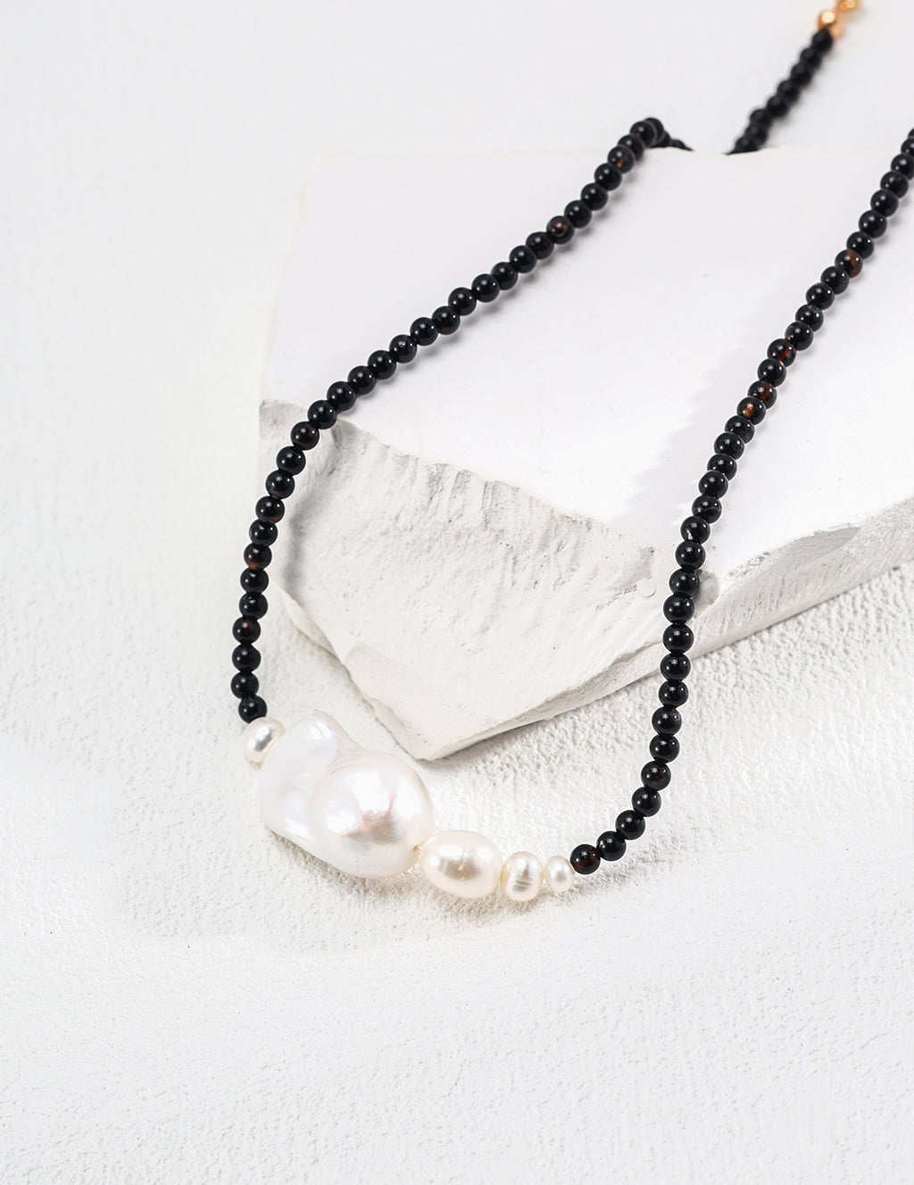 925 Sterling Silver Natural Pearl and Black Agate Necklace - Vintage Gold