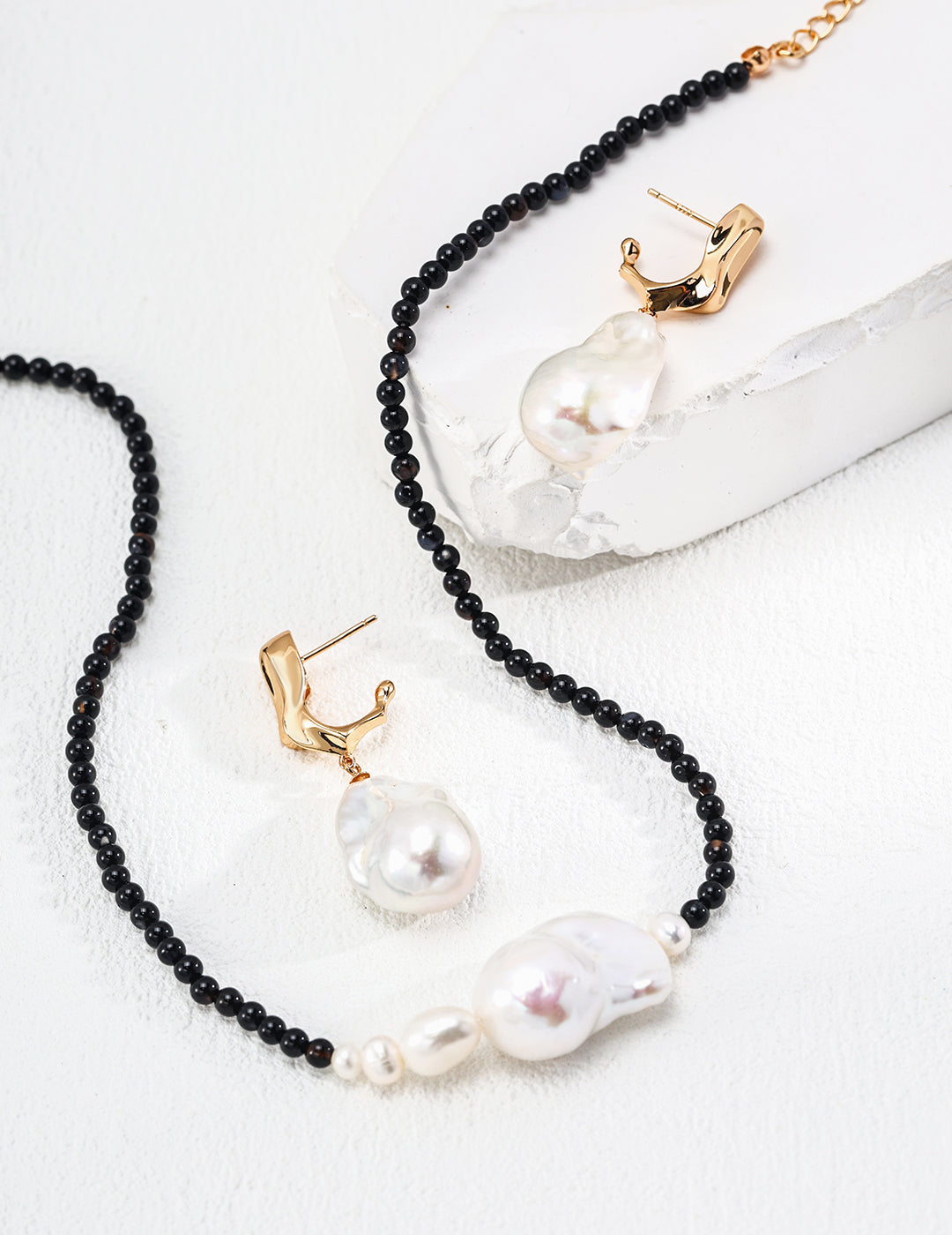 925 Sterling Silver Natural Pearl and Black Agate Necklace - Vintage Gold